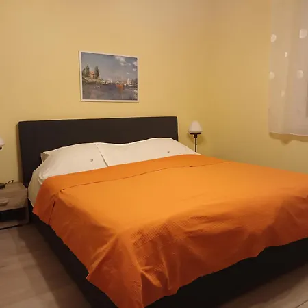 Orange Lovran